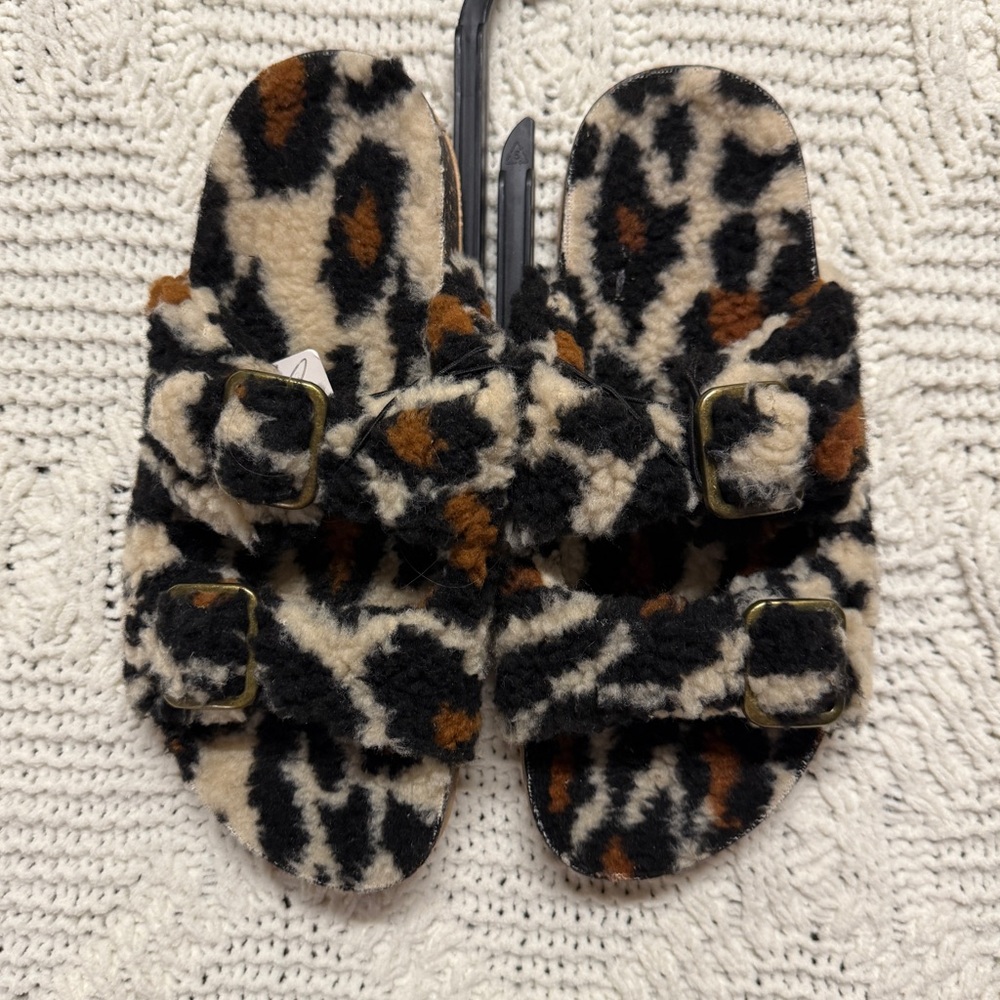 Secret Treasure NWT Women’s faux fur fuzzy double buckle slide slippers/shoe
